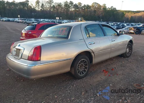 2001 Lincoln Town Car Signature from USA, damaged, VIN 1LNHM82W31Y732838